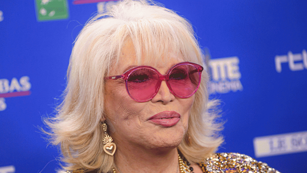 Aujourd'hui Amanda Lear Et Son Fils